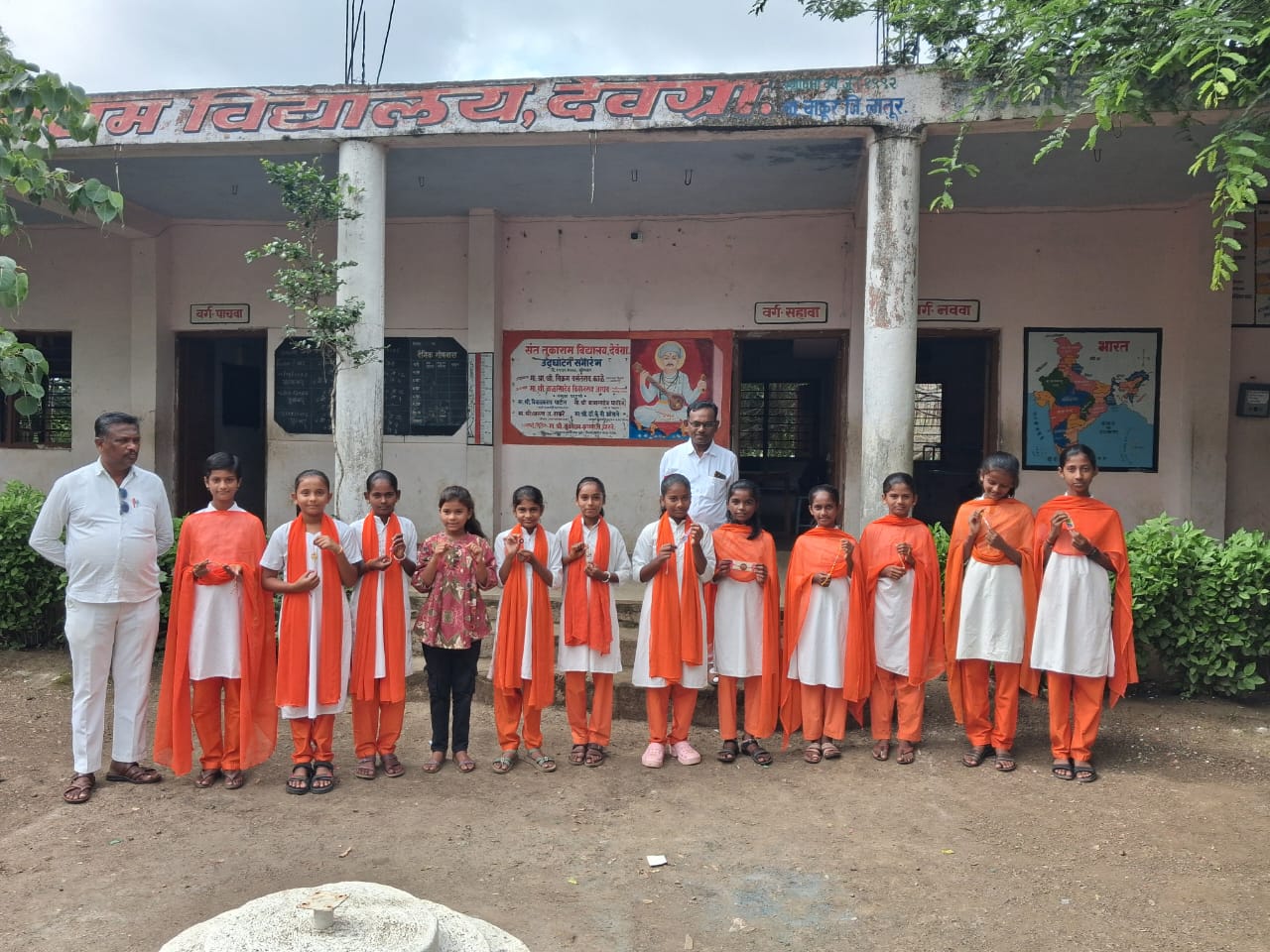 गुणवंत विद्यार्थिनींचा गौरव व पदक वितरण
